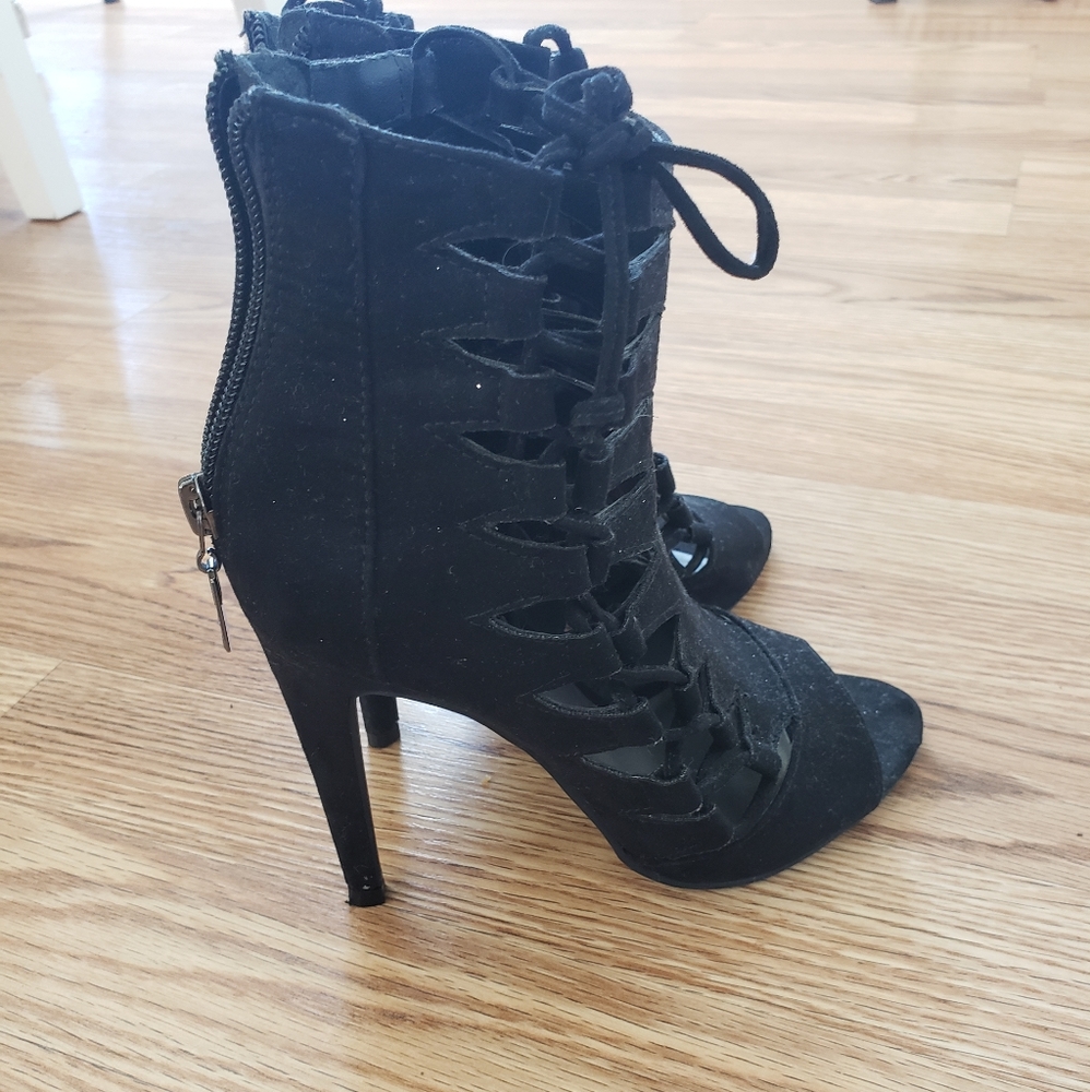 Heels - Picture 2 of 4